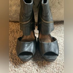STEVE MADDEN HEELS SIZE 7.5